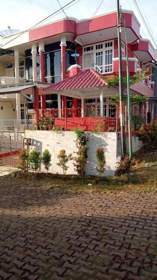 Villa Musti Green Apple Cipanas Sindanglaya Екстериор снимка
