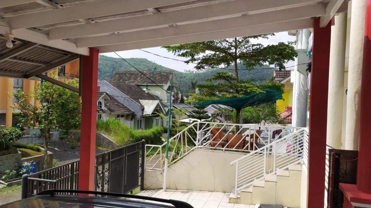 Villa Musti Green Apple Cipanas Sindanglaya Екстериор снимка